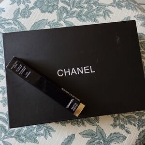 💕💄NIB Chanel Bundle Of Lipgloss And Beauty Bag💄💕